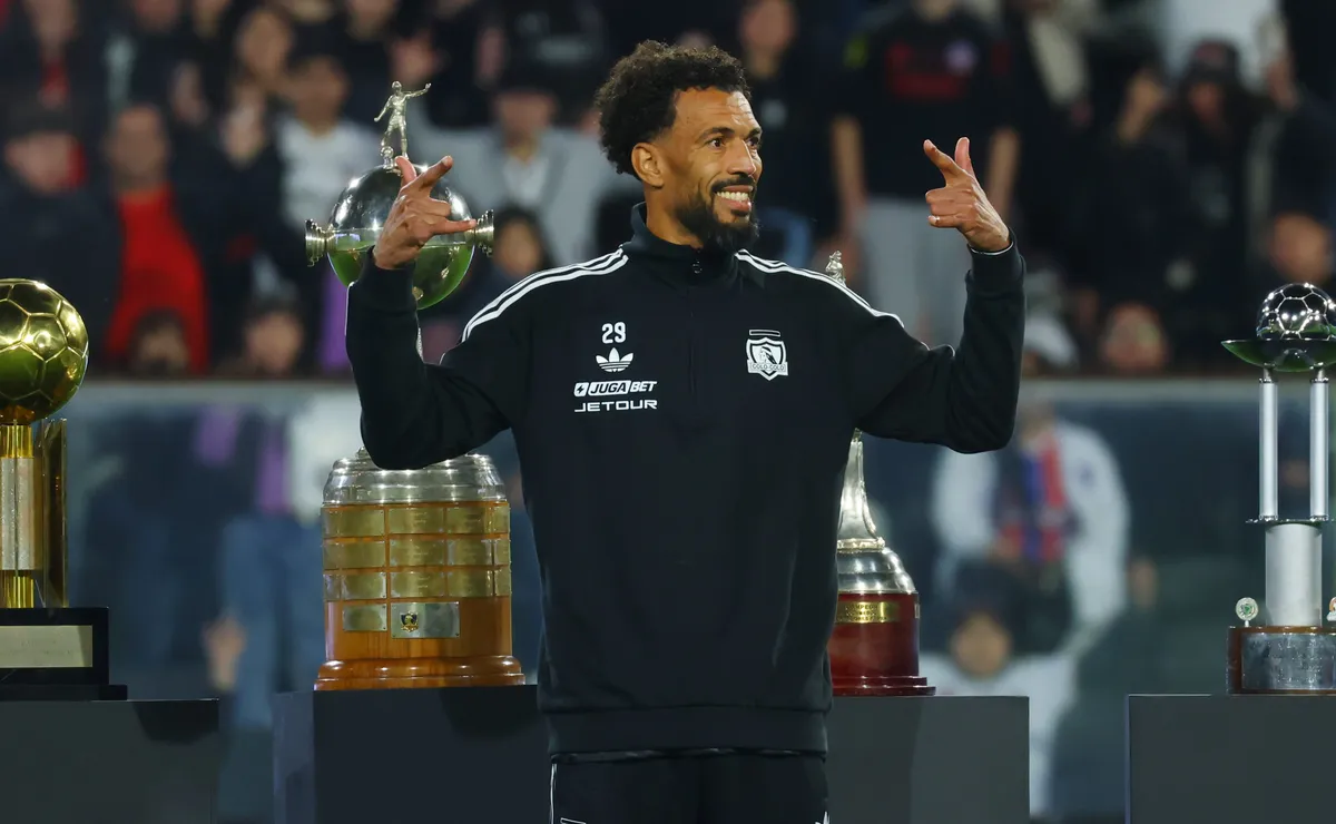 Vozinha é apresentado para mais de 42 mil pessoas em recepção de estrela no Colo-Colo