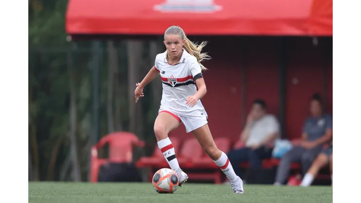 Julia Correia na base do São Paulo - Foto: Reprodução/São Paulo FC