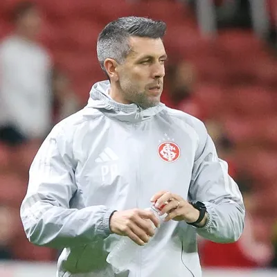 Pezzolano estuda escalação de Juninho para anular tática do Corinthians