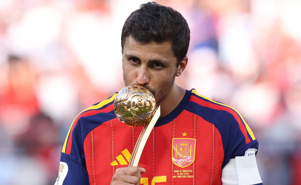 Barcelona quer aplicar “chapéu” no Real Madrid e anunciar contratação de Rodri, do Manchester City