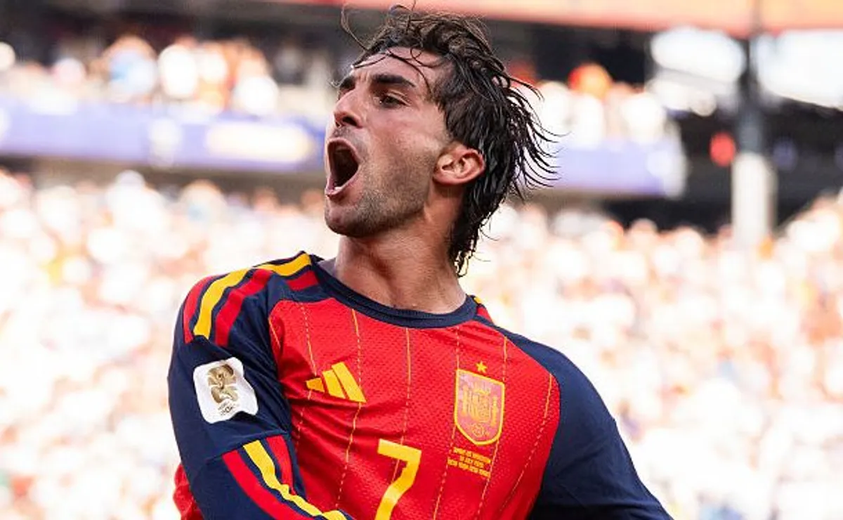 Barcelona aceita negociar Ferran Torres e define preço para vender ao PSG