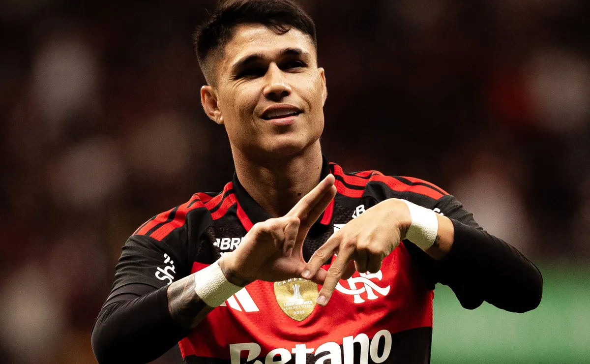 Paulo Bracks, dirigente do Atlético-MG, quebra o silêncio e nega interesse em Luiz Araújo