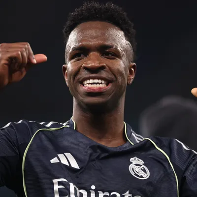 Real Madrid anuncia renovação até 2032 com Vinícius Júnior
