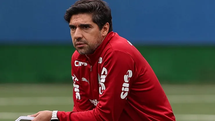 Abel Ferreira adotou três zagueiros e a análise disso é mais complexa do que se imagina - Foto: César Greco - SEP