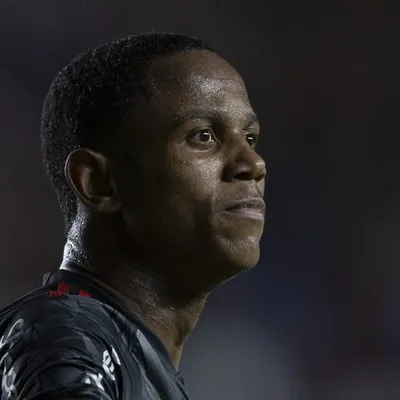 Bragantino mantém interesse em Wallace Yan, mas Flamengo trava negócio