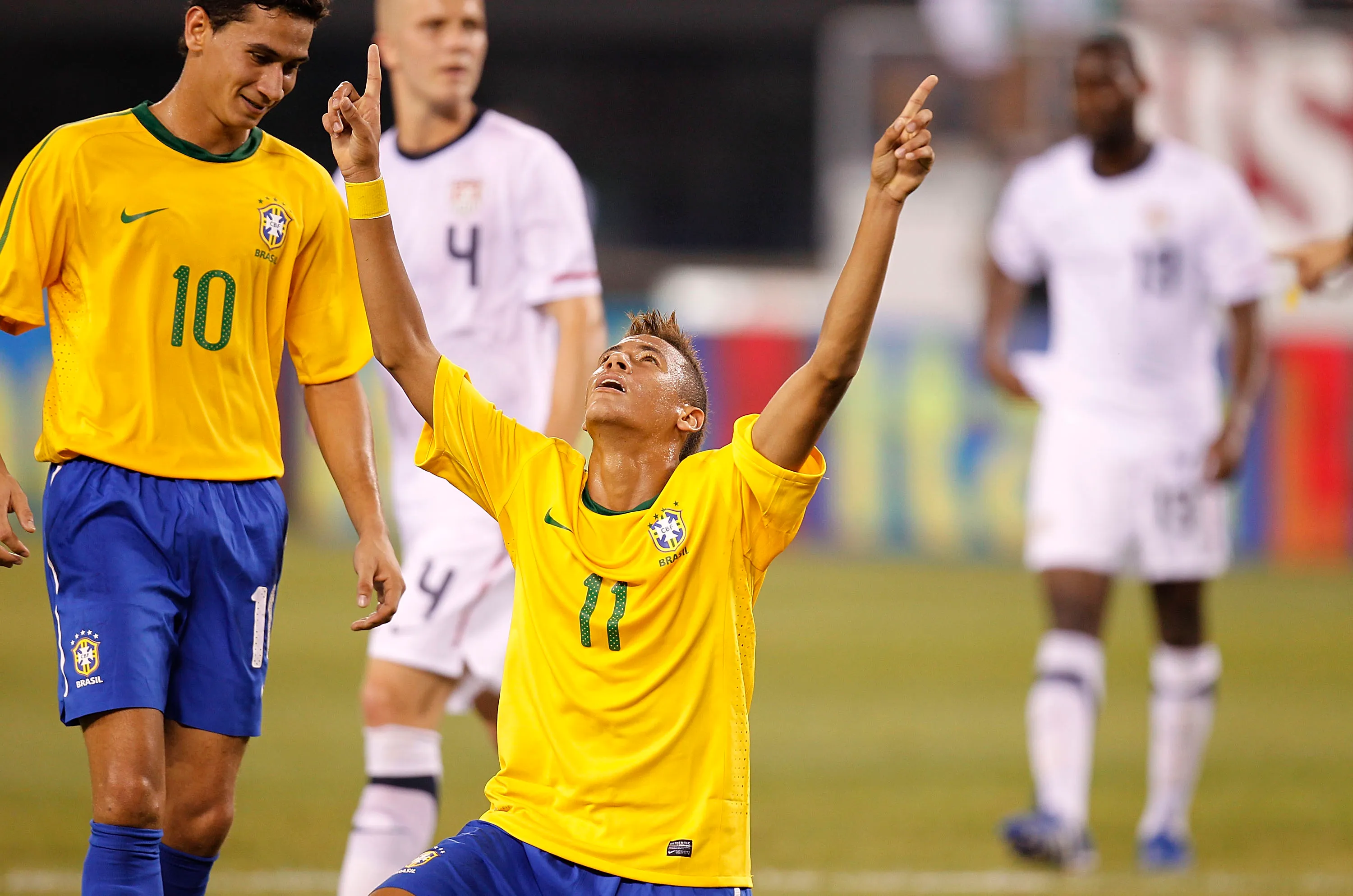A estreia com gol e vitória em 2010. Foto: Jeff Zelevansky/Getty Images