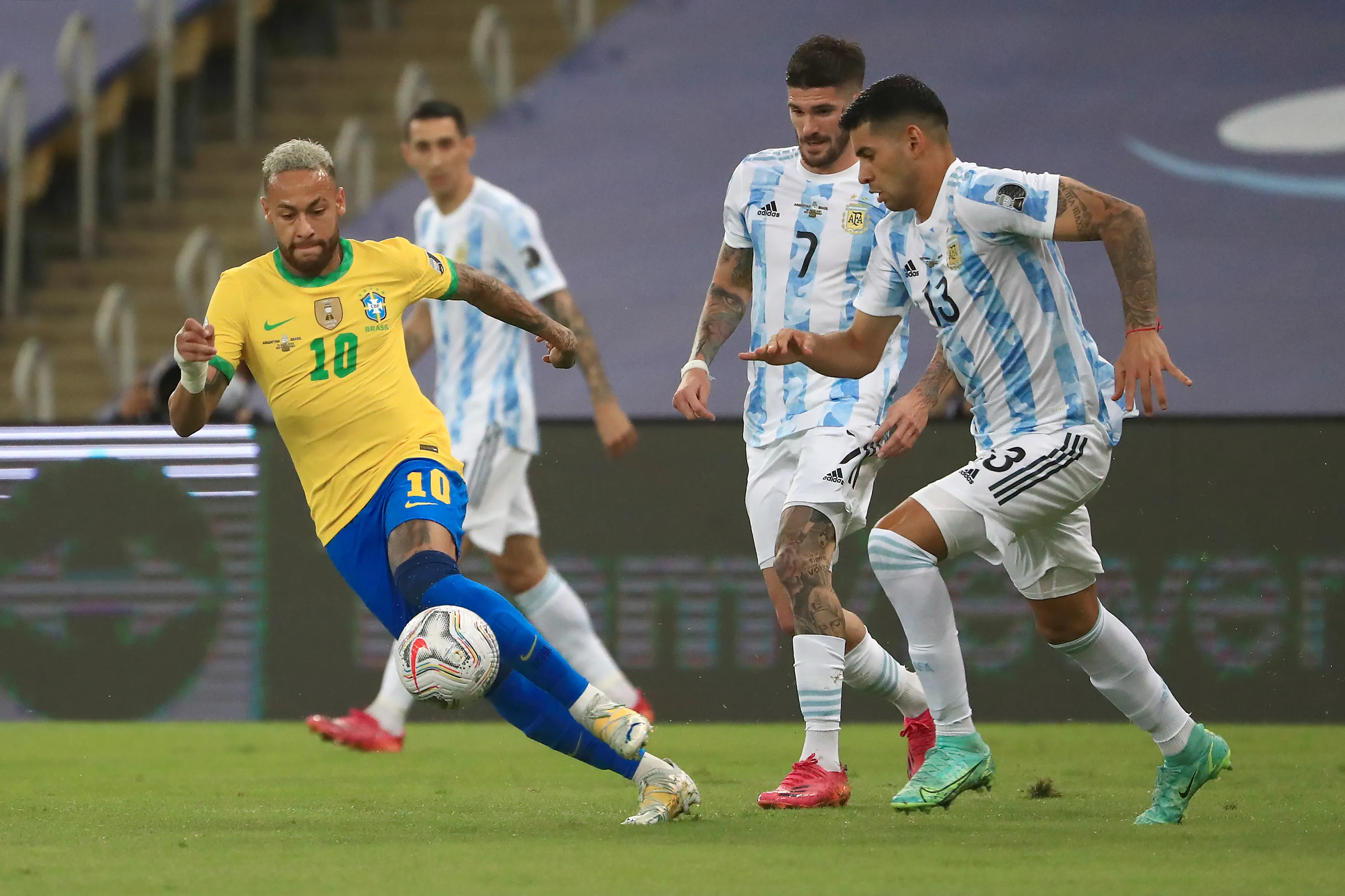 O Brasil perdeu para a Argentina na final da Copa América, 10 anos depois do Superclássico das Américas 2011. Foto: Buda Mendes/Getty Images