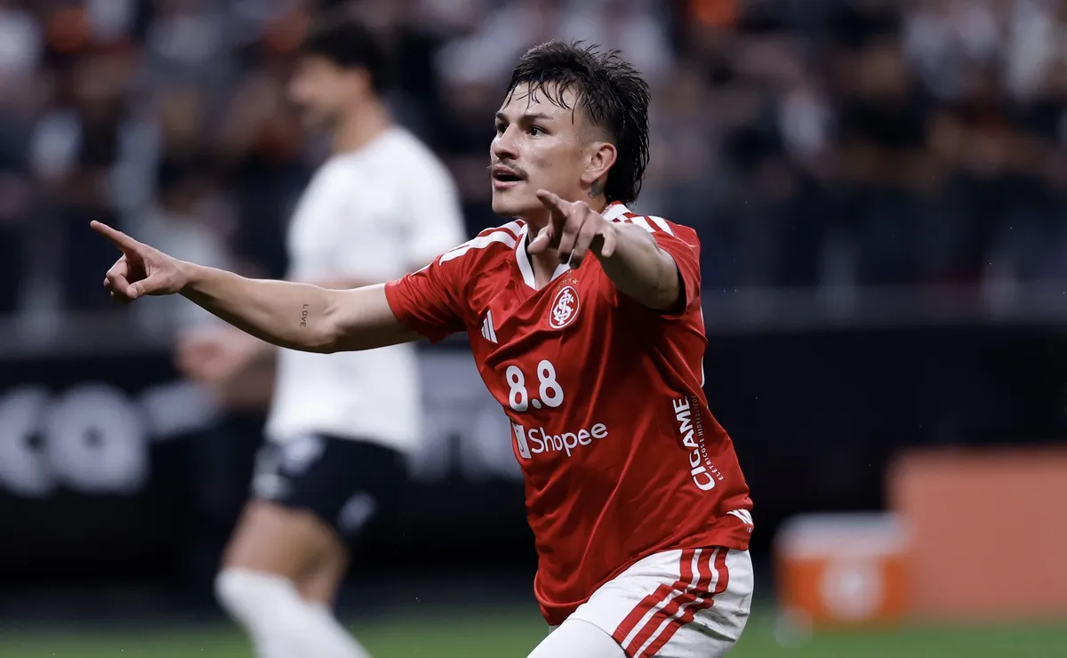 Internacional elimina o Corinthians na Copa do Brasil, mas sofre com falha de Matheus Cunha