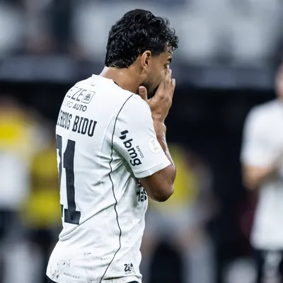 Corinthians vence, mas não evita queda para Inter na Copa do Brasil