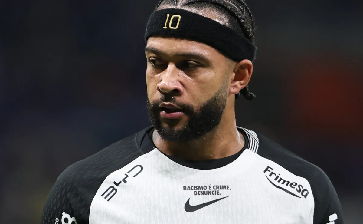 Fernando Diniz destaca importância de Memphis Depay e admite: “Estou ansioso pela renovação”