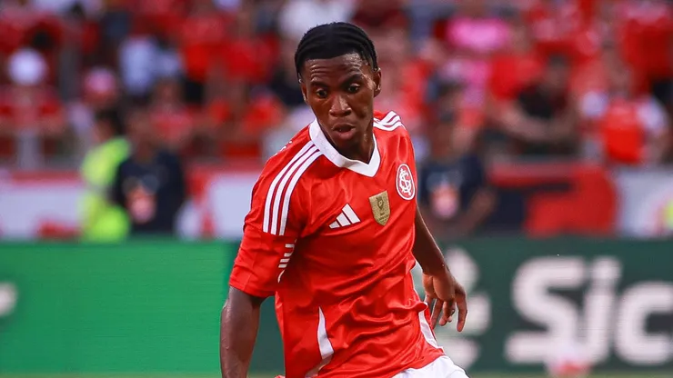 Benjamin Arhin em ação pelo Colorado - Foto: Maxi Franzoi/AGIF