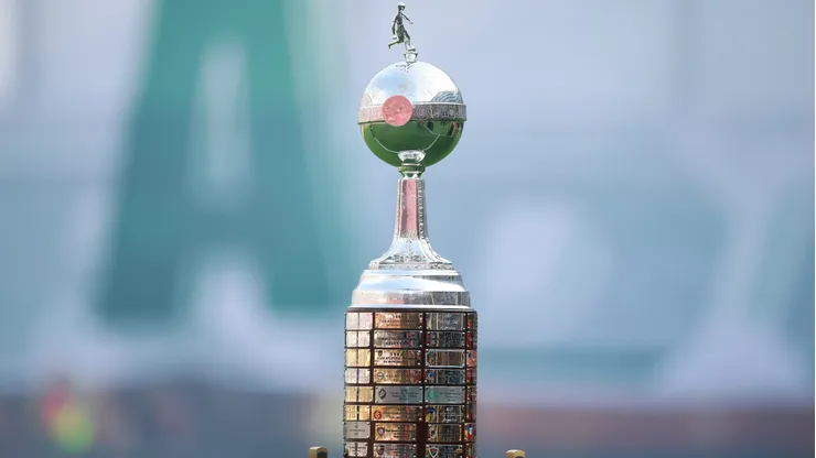 LIMA, PERU - NOVEMBER 29: Detail of the trophy prior to the 2025 Copa CONMEBOL Libertadores Final match between Palmeiras and Flamengo at Estadio Monumental on November 29, 2025 in Lima, Peru. (Photo by Hector Vivas/Getty Images)