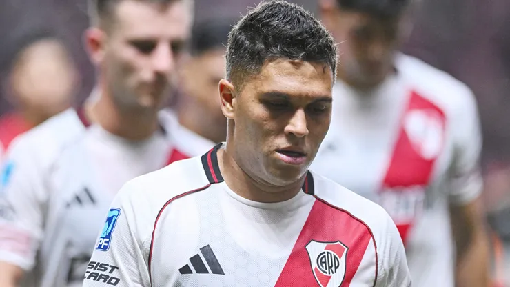 BUENOS AIRES, ARGENTINA - FEBRUARY 12: Juan Fernando Quintero of River Plate looks dejected following the team's defeat in a Torneo Apertura 2026 match between Argentinos Juniors and River Plate at Diego Armando Maradona Stadium on February 12, 2026 in Buenos Aires, Argentina. (Photo by Rodrigo Valle/Getty Images)