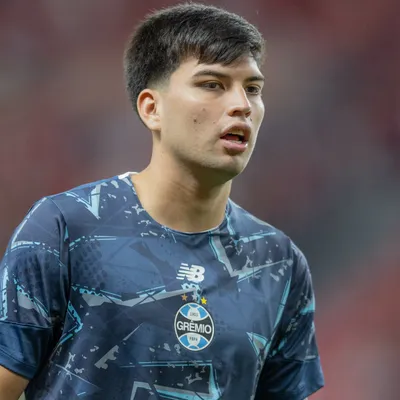 Grêmio encaminha empréstimo do volante Leonel Pérez ao Racing