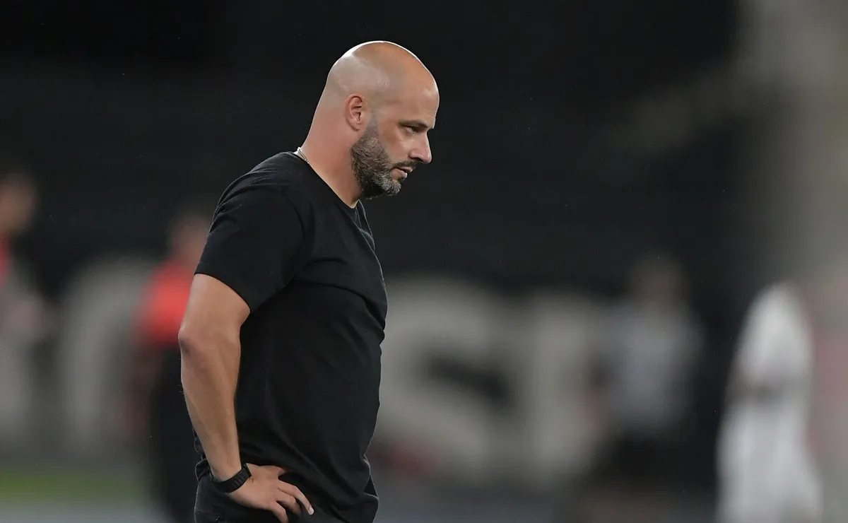 Botafogo vive alta, enquanto Fluminense tenta reagir em clássico pelo Brasileirão