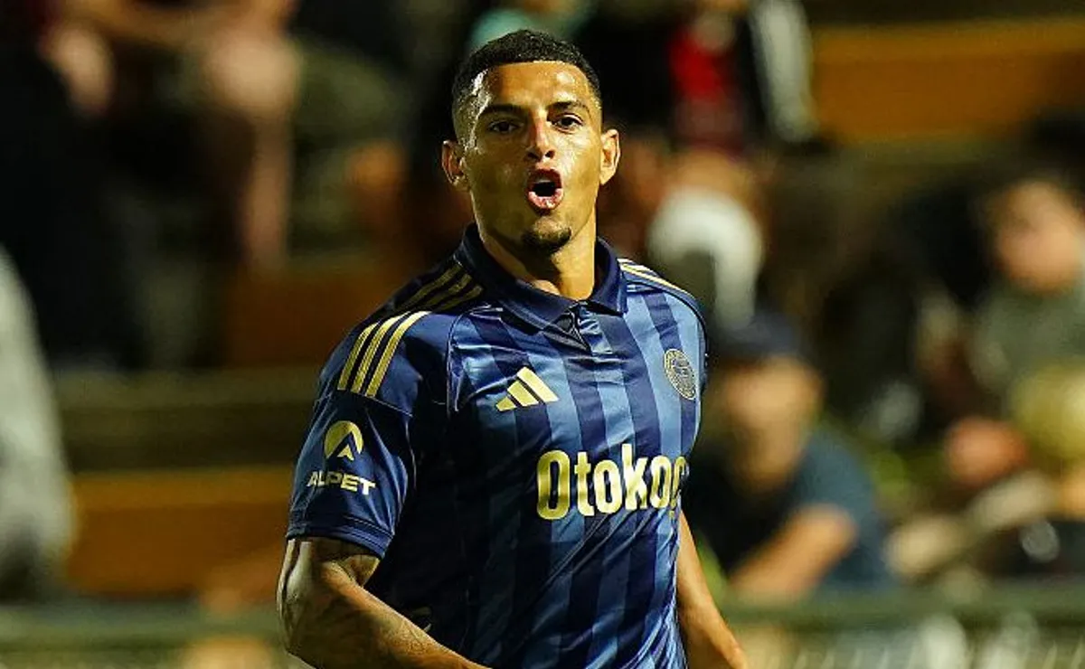 Vasco retoma conversas com Diego Carlos, do Fenerbahçe, para reforçar a defesa