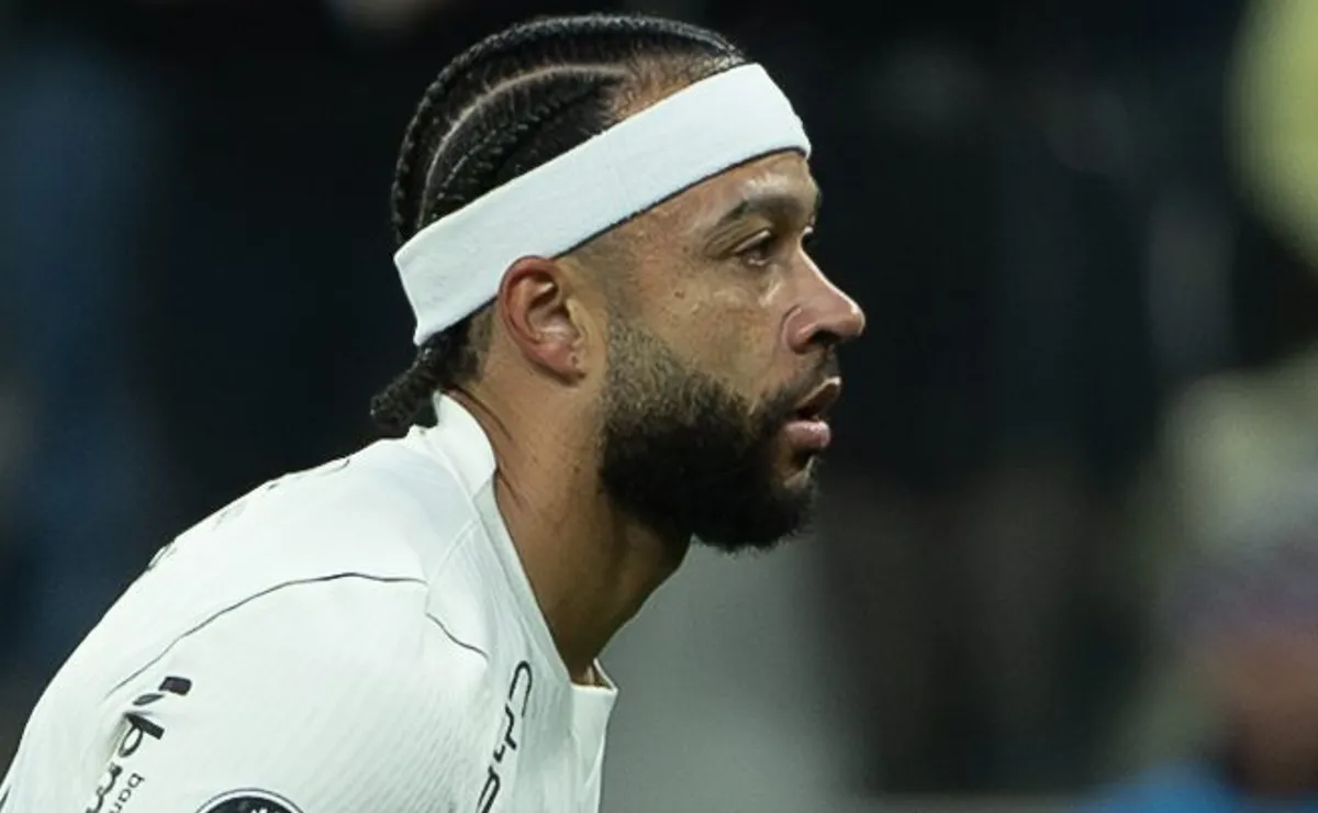 Corinthians encaminha renovação de Memphis Depay após chegar a acordo com staff do holandês