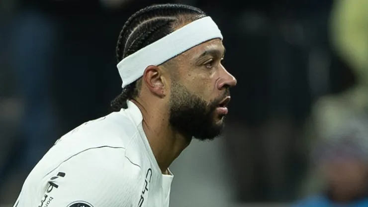 Memphis Depay encaminhou sua renovação.
