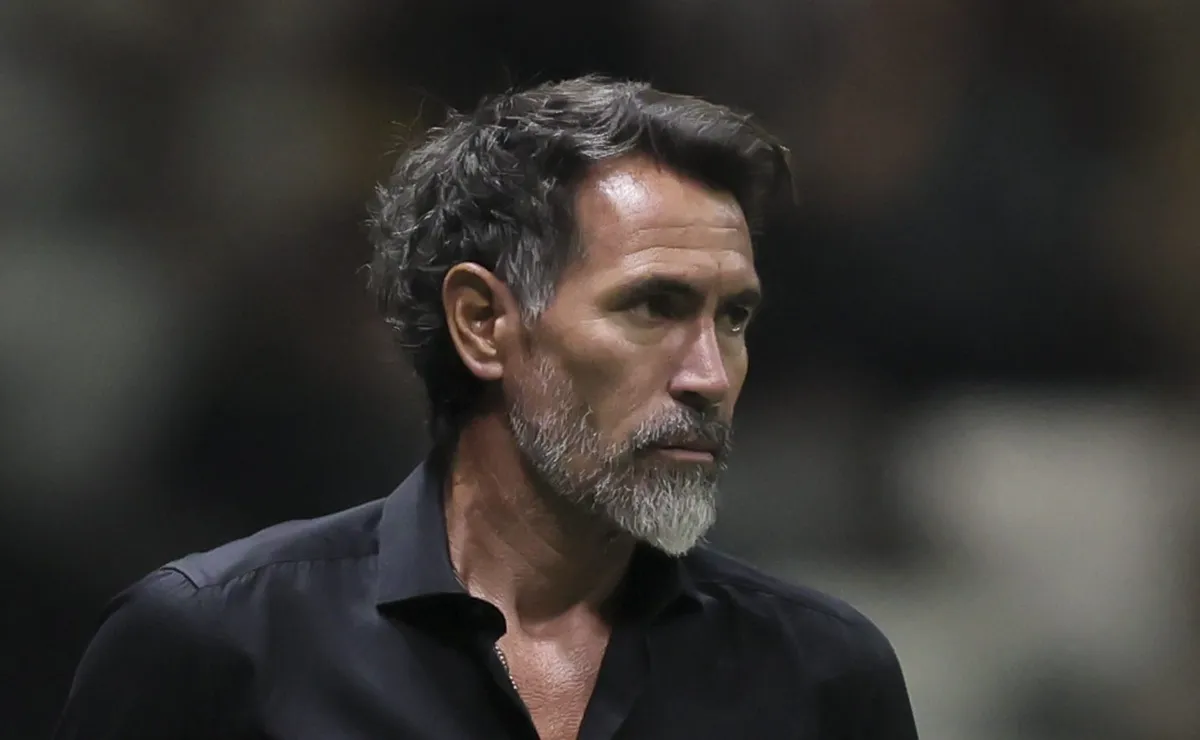 Domínguez muda time do Atlético-MG e empata com o Remo pelo Campeonato Brasileiro