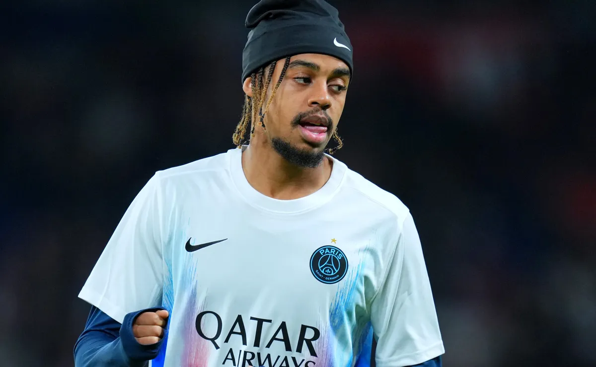 PSG faz jogo duro para vender Barcola ao Liverpool e pede R$ 877 milhões pelo atacante