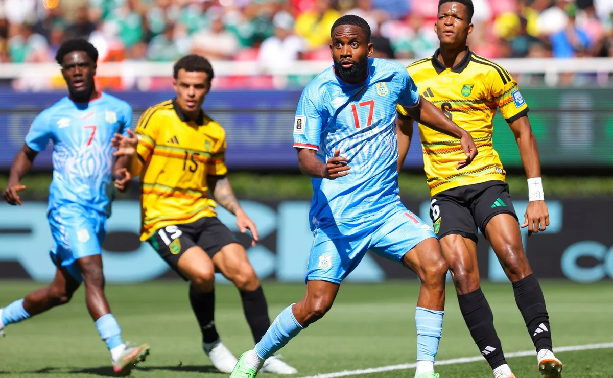 Inter negocia com Bakambu, atacante que disputou a Copa pela RD do Congo