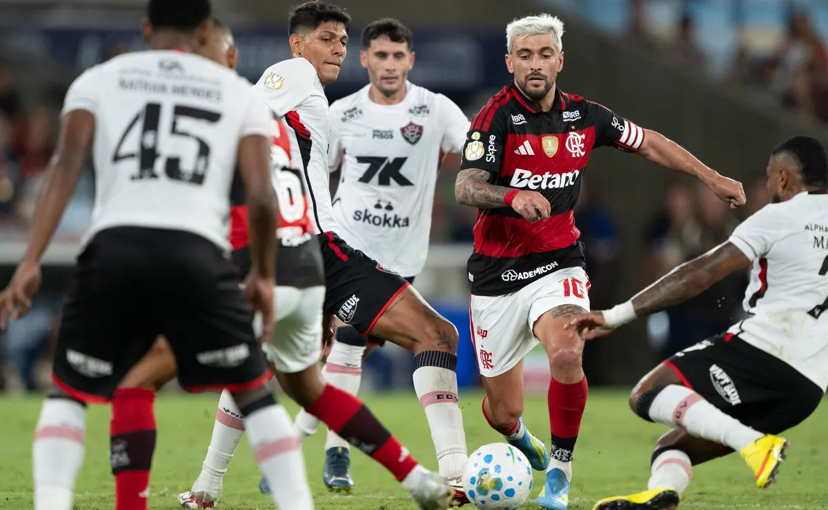 Flamengo x Vitória: onde assistir ao vivo, horário e prováveis escalações do Brasileirão