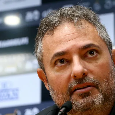 Mattos fez 15 contratações no Santos e saldo é negativo