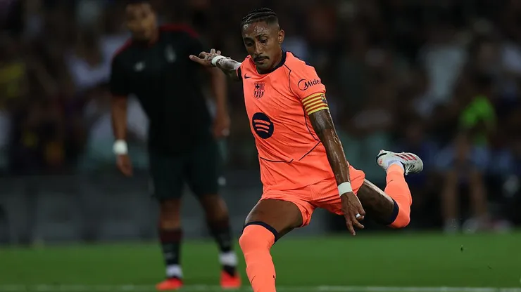 Raphinha durante amistoso pelo Barcelona. Foto: Timothy Rogers/Getty Images