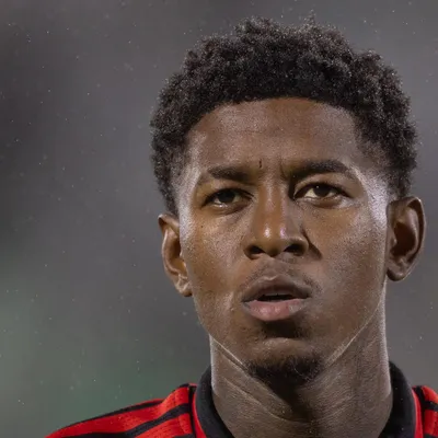 Vitão está fora do jogo do Flamengo contra o Vitória
