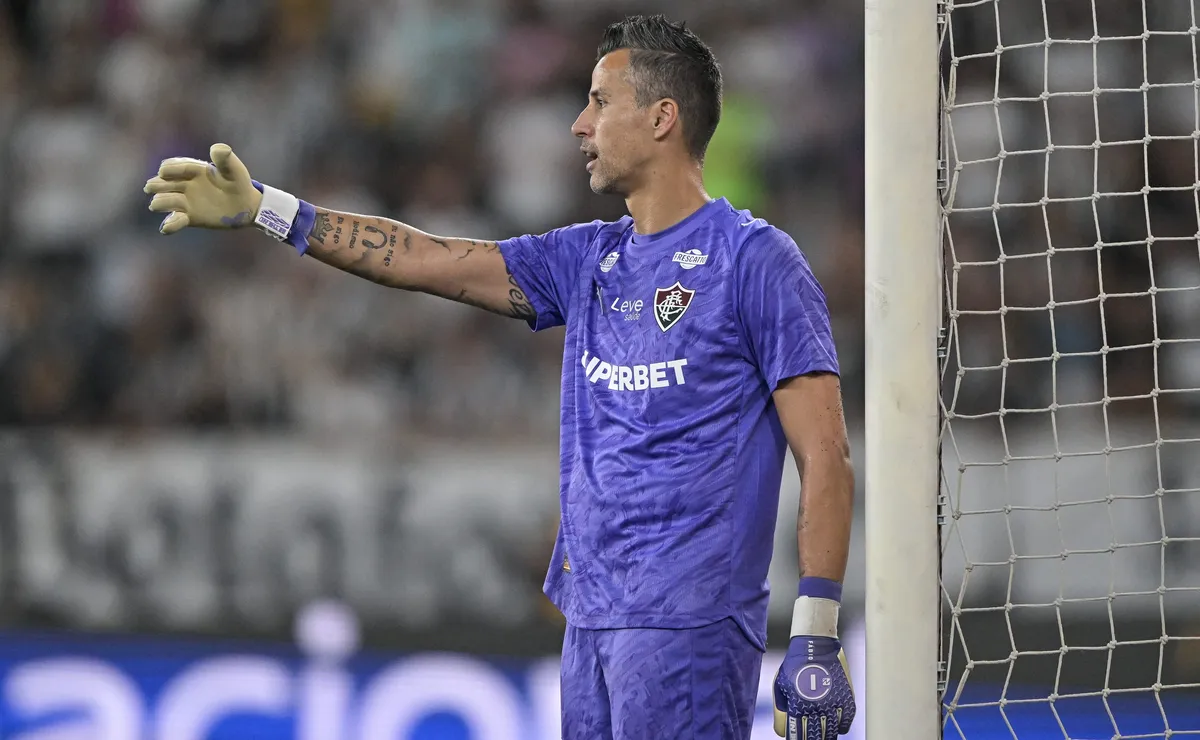 Fábio se torna essencial para o Fluminense ao se destacar em momentos cruciais