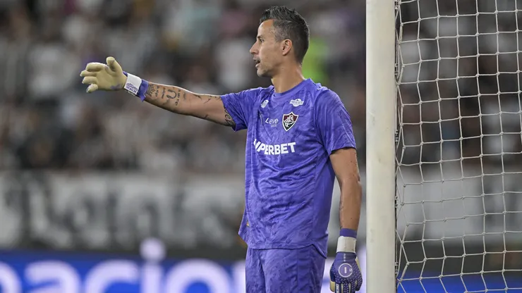 Fábio durante clássico contra o Botafogo. Foto: Thiago Ribeiro/AGIF