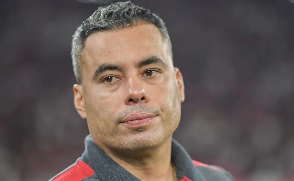 Jair Ventura reage e viraliza após drible desconcertante de Samuel Lino em Flamengo x Vitória