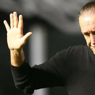 Cuca nega demissão após o Santos entrar no Z4