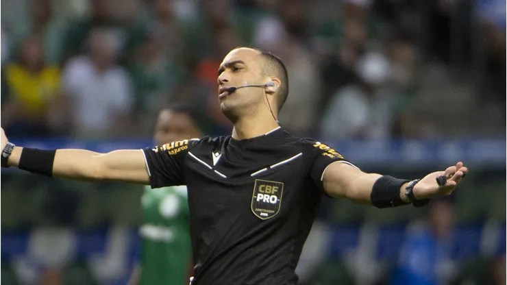 SP - SAO PAULO - 09/08/2026 - BRASILEIRO A 2026, PALMEIRAS X INTERNACIONAL - O arbitro Davi de Oliveira Lacerda durante partida entre Palmeiras e Internacional no estadio Nubank Arena pelo campeonato Brasileiro