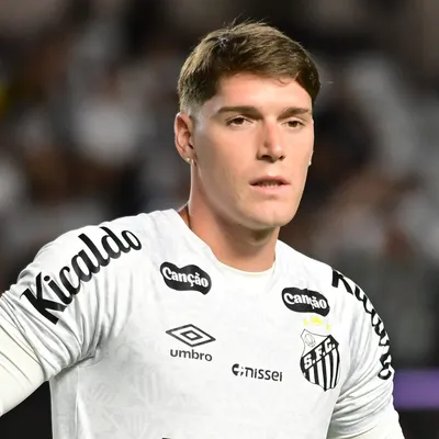 Santos acelerta saída de Rollheiser após queda de rendimento