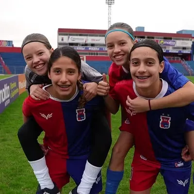 Paraná Clube tem duas duplas de gêmeas no futebol feminino; conheça