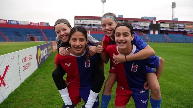 Paraná Clube tem duas duplas de irmãs gêmeas no futebol feminino — Foto: Jairton Conceição/RPC