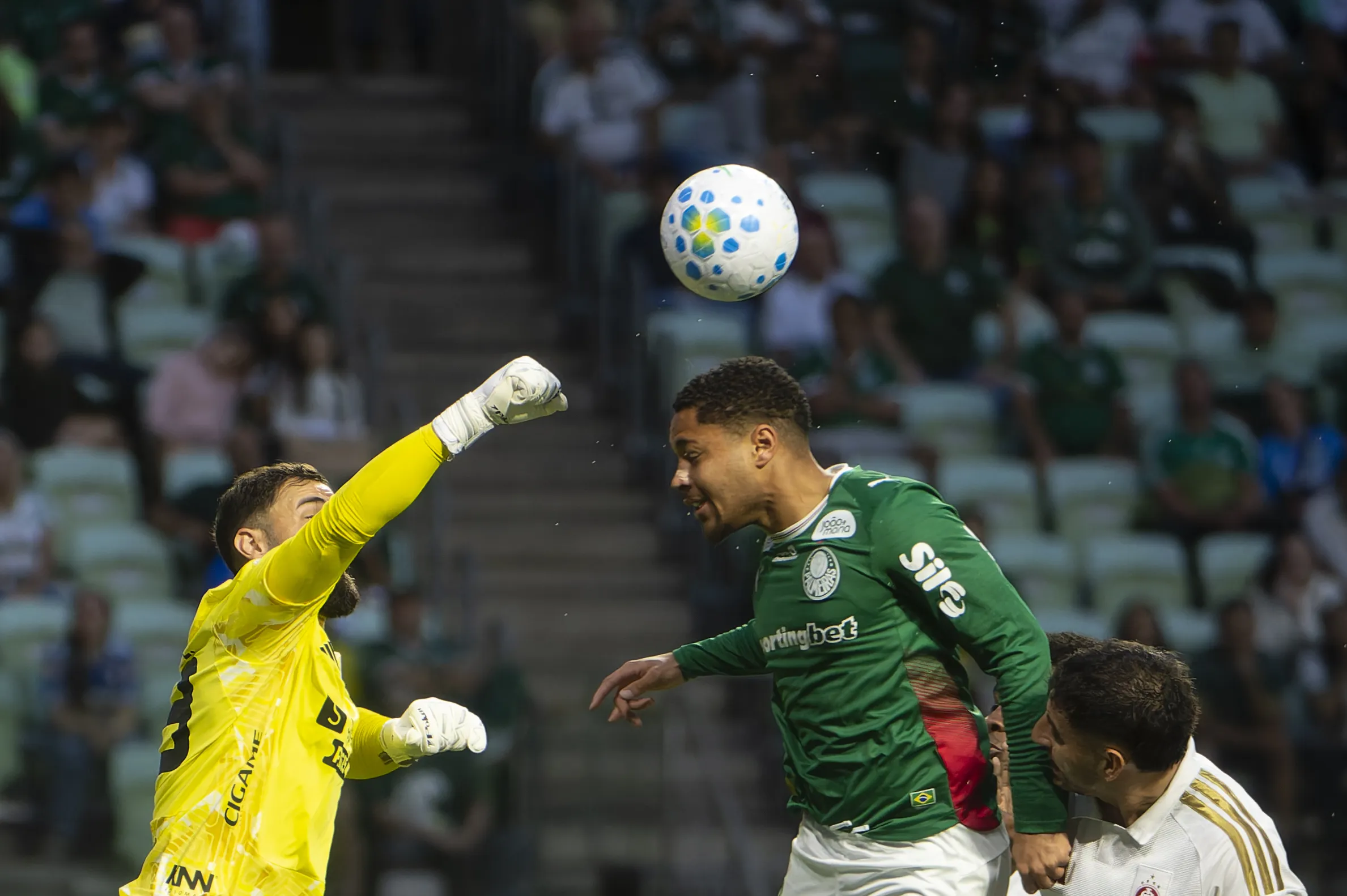Palmeiras não teve um bom desempenho contra o Inter e liga sinal de alerta contra o Cerro pela Libertadores – Foto: Anderson Romao/AGIF