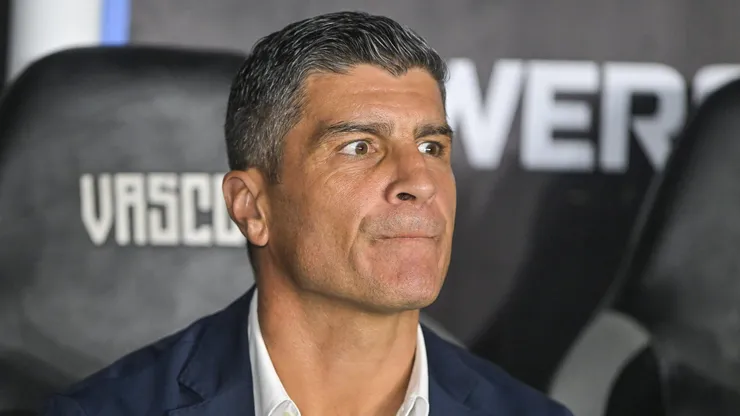 Pedro Emanuel tecnico do Vasco durante partida contra o Independiente Medellin no estadio Sao Januario pelo campeonato Copa Sul-Americana 2026.