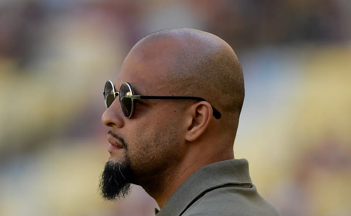 Felipe Melo rebate torcedor após críticas a Abel Ferreira: “Não invente para passar pano”.