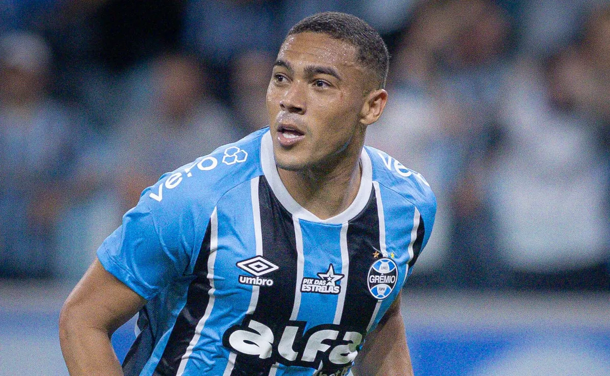Grêmio define renovações de Carlos Vinícius e Pavón como prioridades máximas