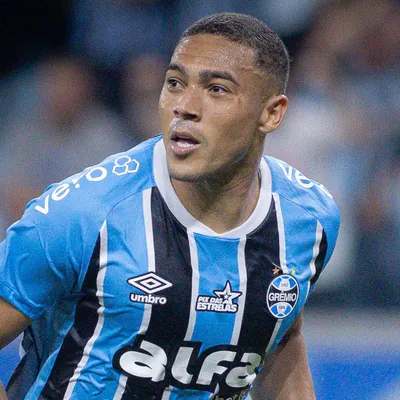 Grêmio prioriza renovações de Carlos Vinícius e Pavón