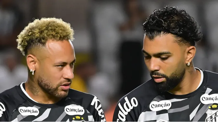 Neymar e Gabigol durante aquecimento.