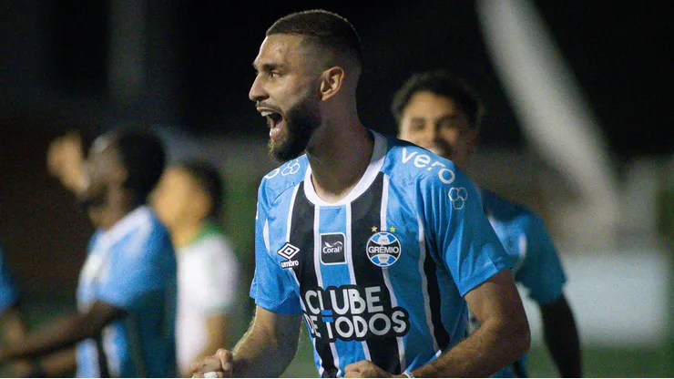 Wagner Leonardo segue sendo alvo do Corinthians.