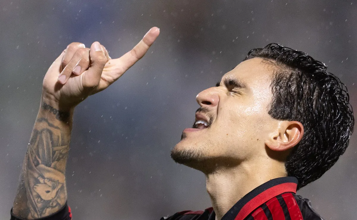 Boto negocia renovação de Pedro no Flamengo e atacante quer salário de R$ 1,8 milhão