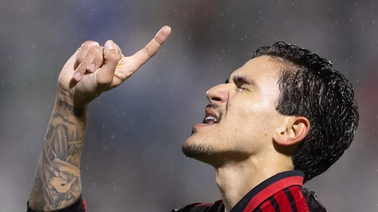 Pedro em campo comemorando gol pelo Fla. Foto: Liamara Polli/AGIF.