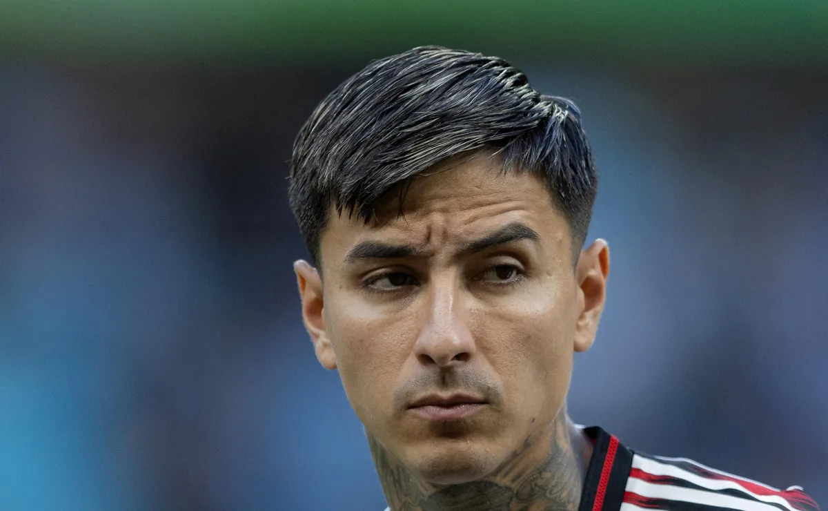 Estafe de Pulgar marca reunião com clubes árabes após impasse com o Flamengo sobre renovação