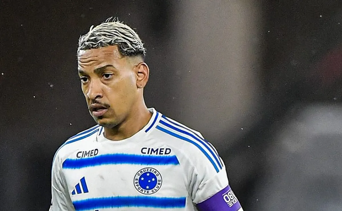 Cruzeiro reage, mas Flamengo controla momentos decisivos e elimina rival por 2 a 1