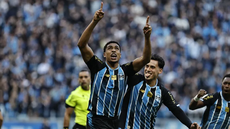 Wallace jogador do Gremio comemora seu gol durante partida contra o Sao Paulo no estadio Arena do Gremio pelo campeonato Brasileiro A 2026. Foto: Roberto Vinicius/AGIF