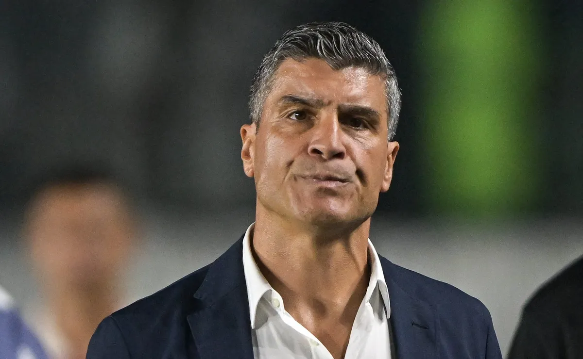 Vasco abre o cofre para atender pedido de Pedro Emanuel e oferece R$ 50 milhões por John Yeboah